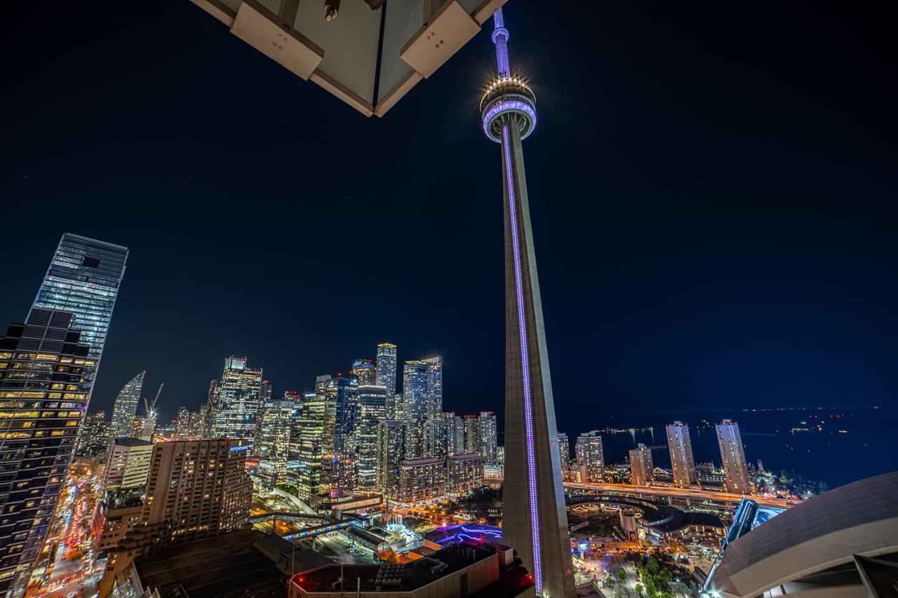 Designer Condo W/ Cn Tower View & Parking تورونتو المظهر الخارجي الصورة