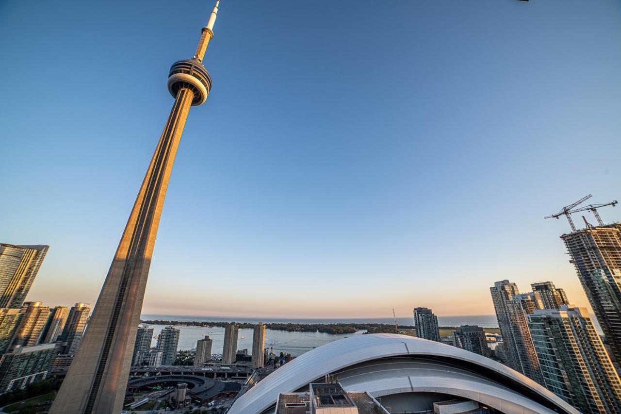 Designer Condo W/ Cn Tower View & Parking تورونتو المظهر الخارجي الصورة