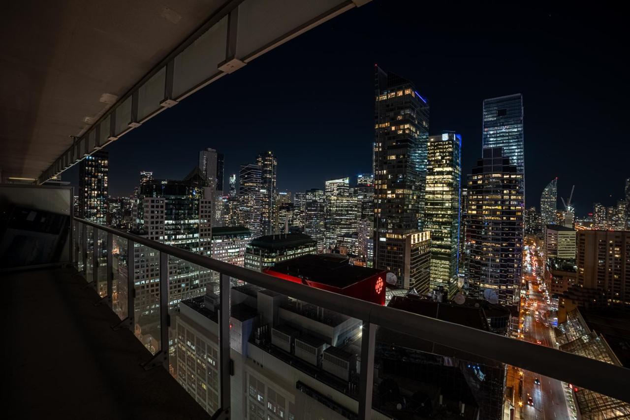 Designer Condo W/ Cn Tower View & Parking تورونتو المظهر الخارجي الصورة