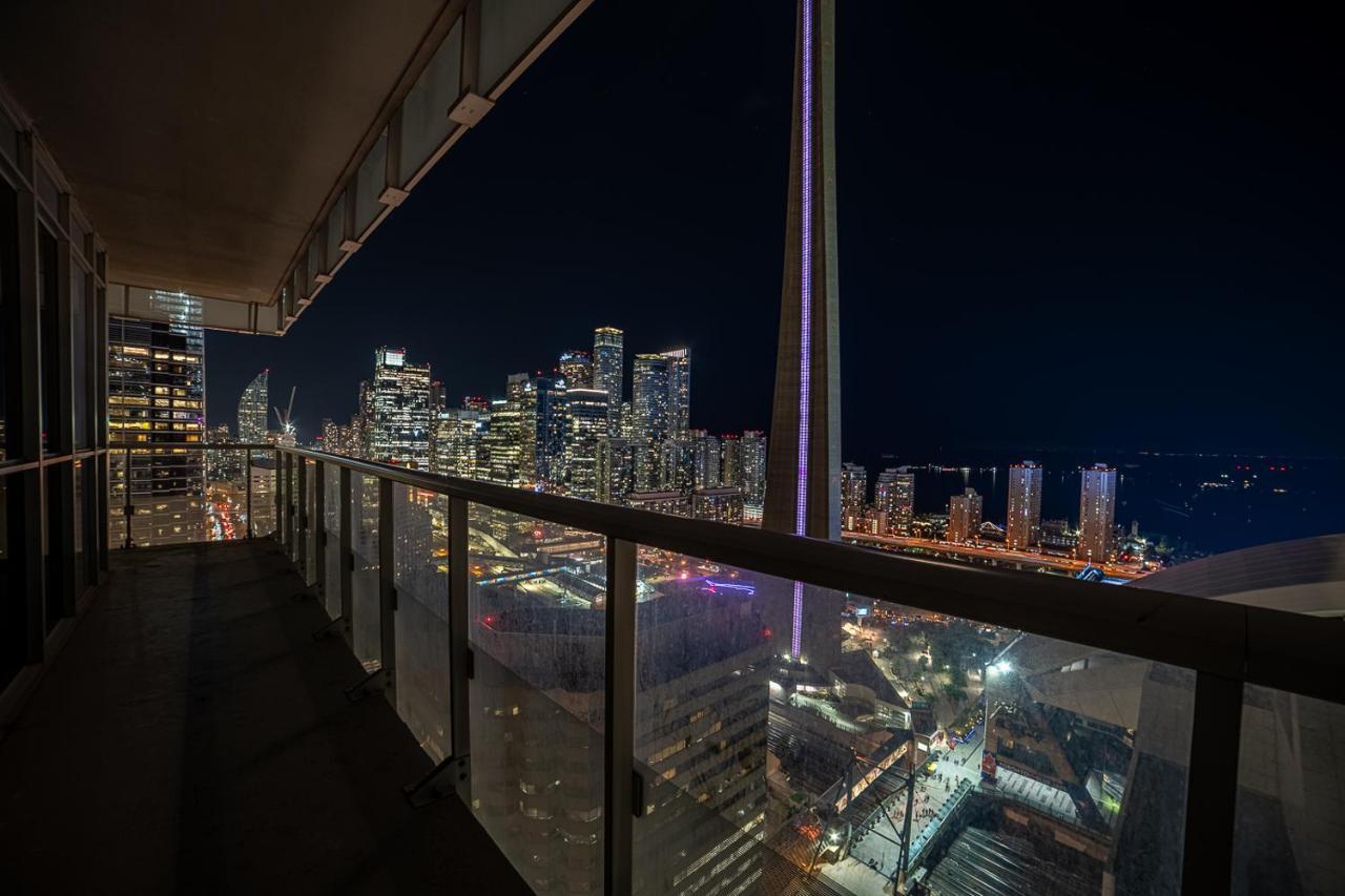 Designer Condo W/ Cn Tower View & Parking تورونتو المظهر الخارجي الصورة