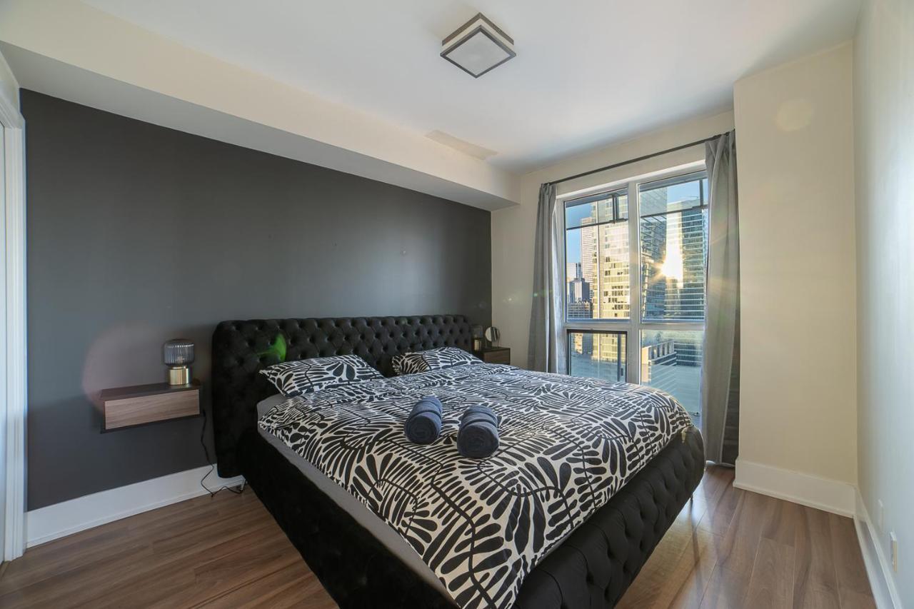 Designer Condo W/ Cn Tower View & Parking تورونتو المظهر الخارجي الصورة